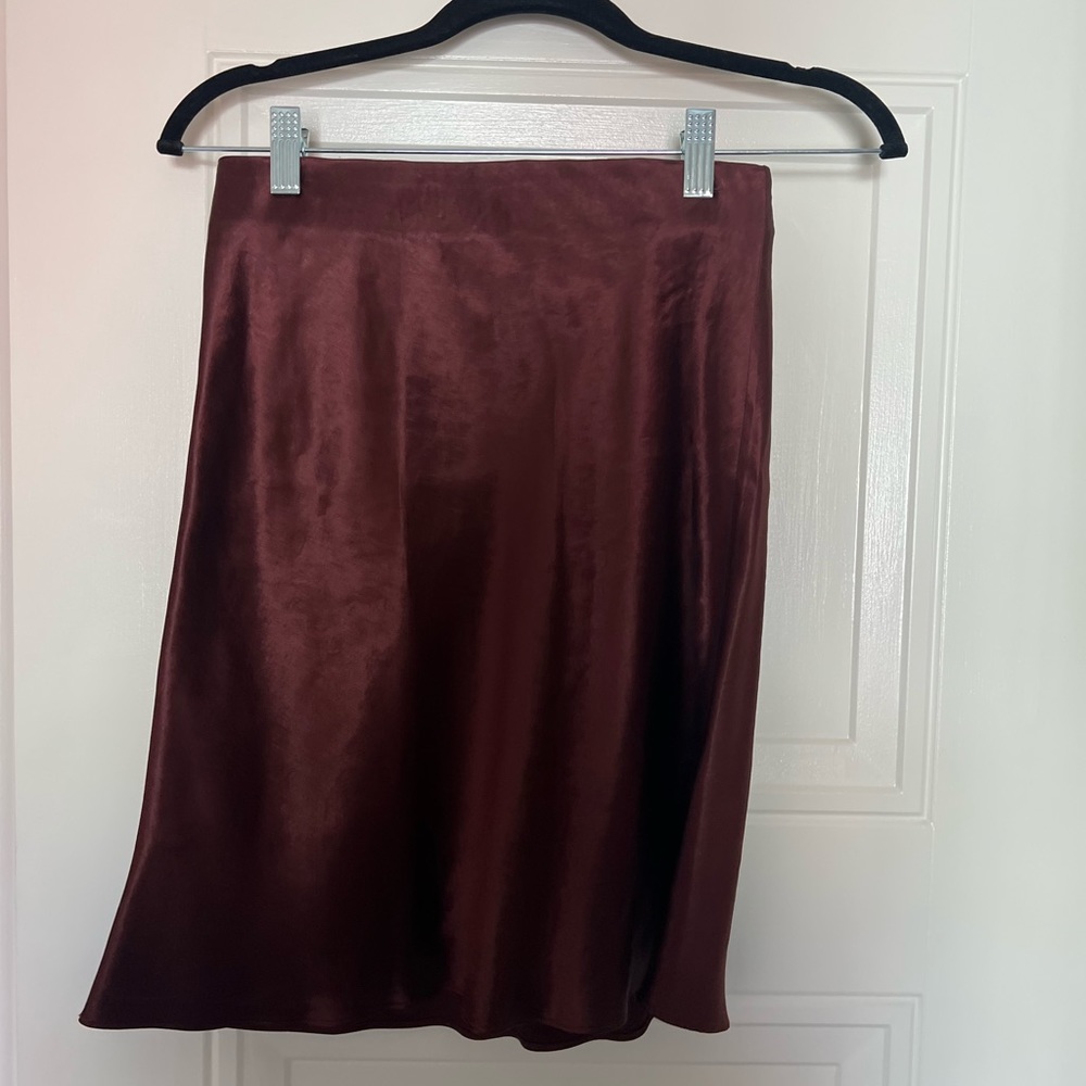 Aritzia Babaton silky burgundy mini skirt